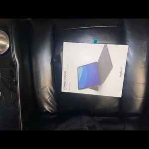 Logitech iPad pro 12.9 case